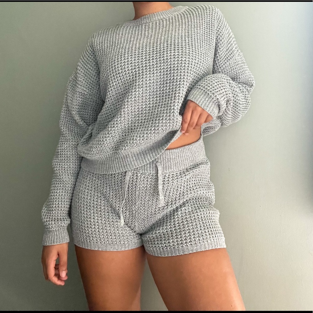 SET. Missguided knitted grey sweater and shorts set